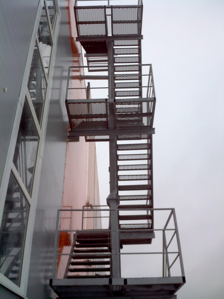 Металлическая эвакуационная лестница №10
